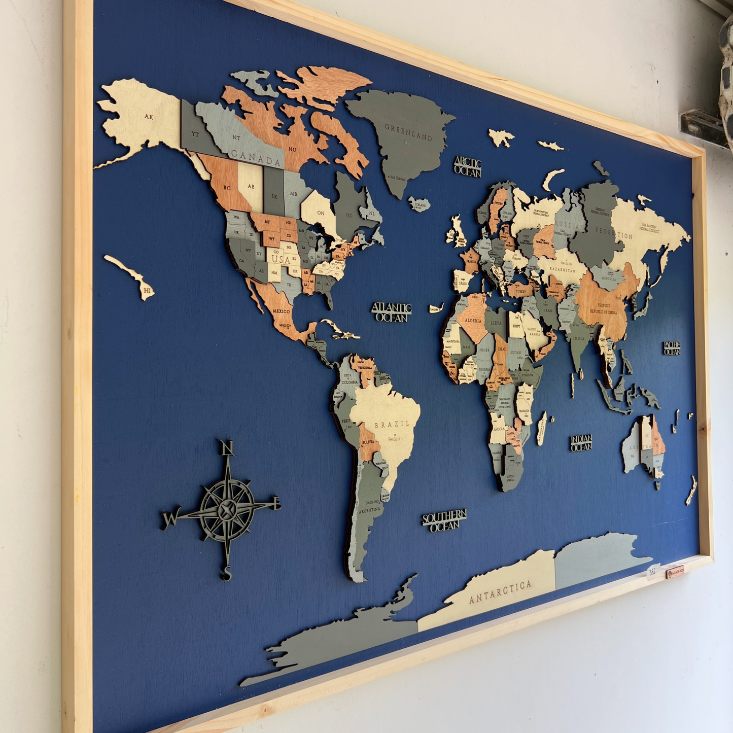 Mapa Mundial en Madera Enmarcado