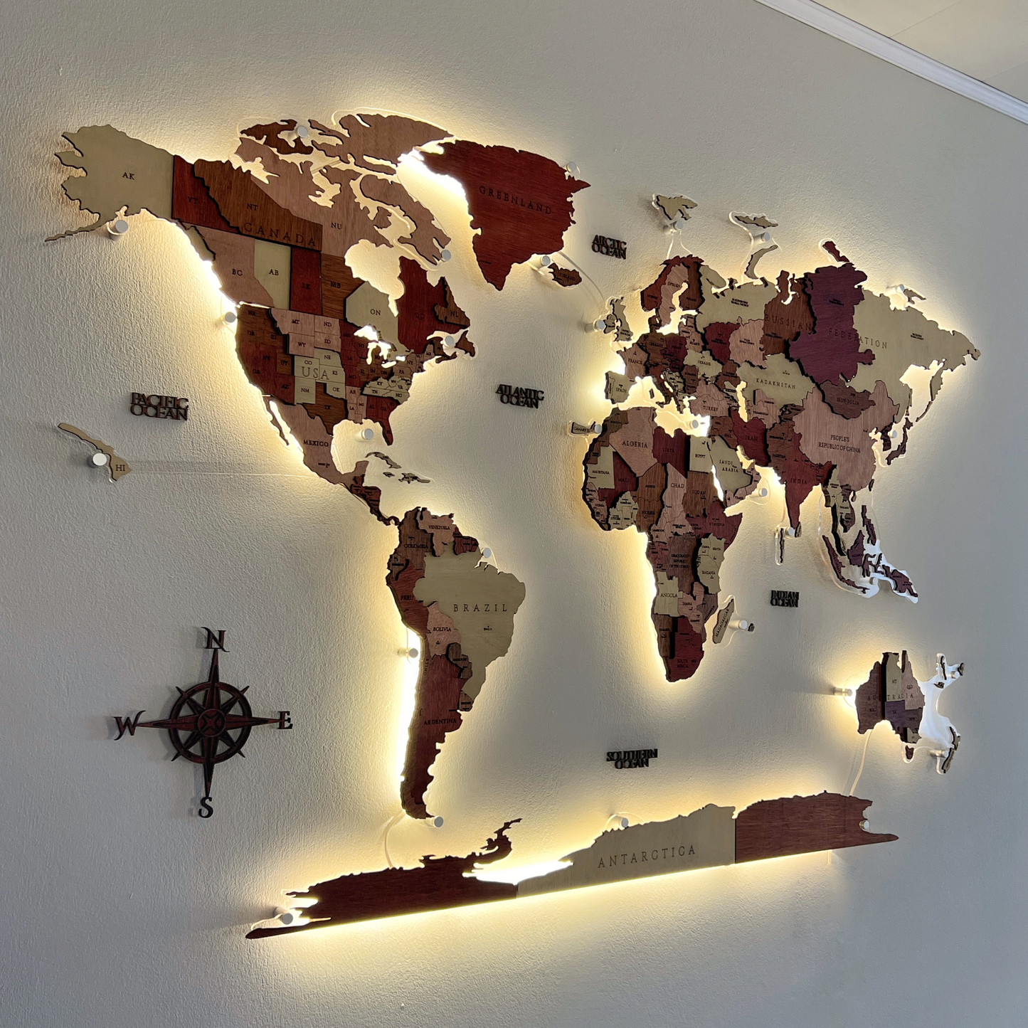 Mapa Mundial en Madera-Contorno en Acrílico