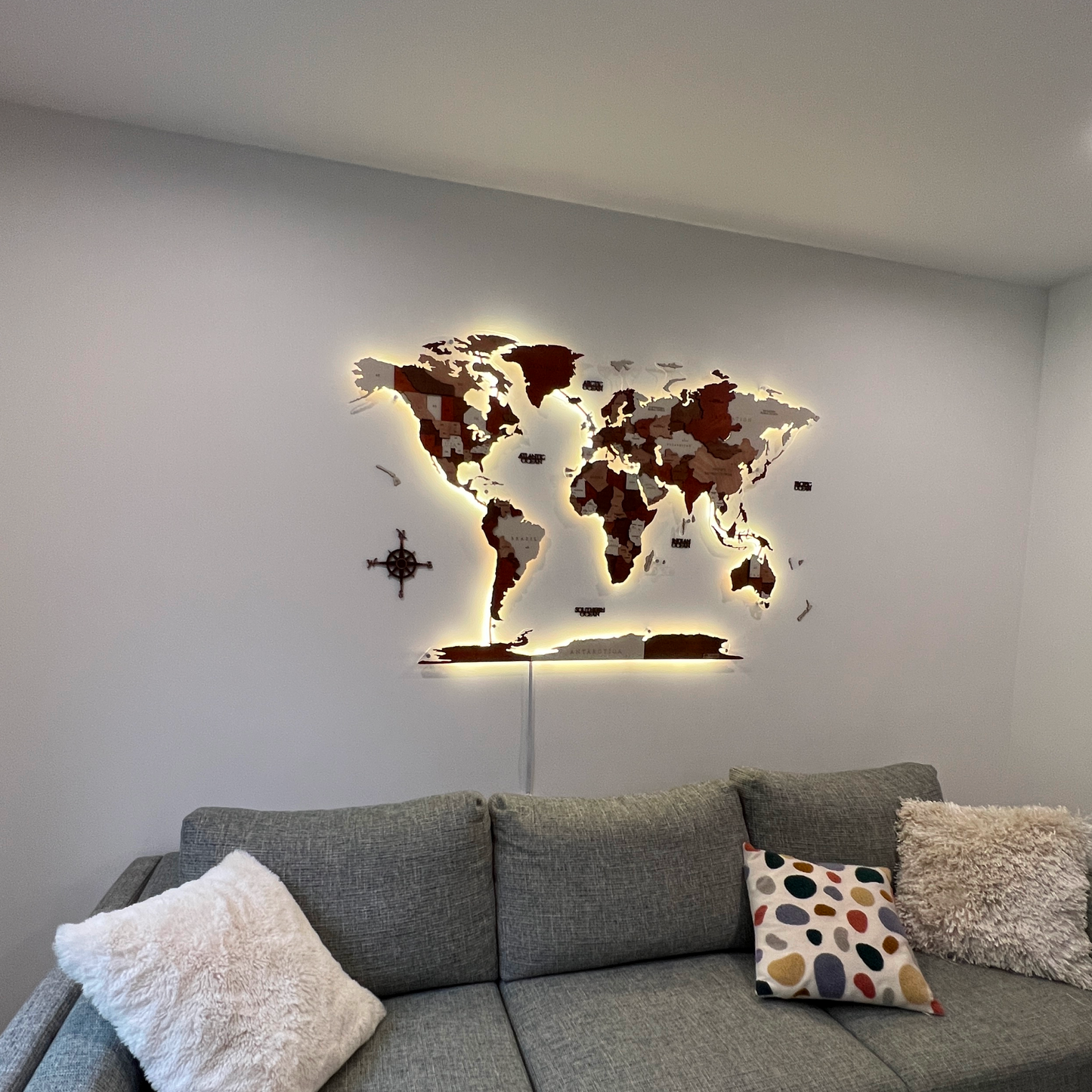 Mapa Mundial en Madera-Contorno en Acrílico