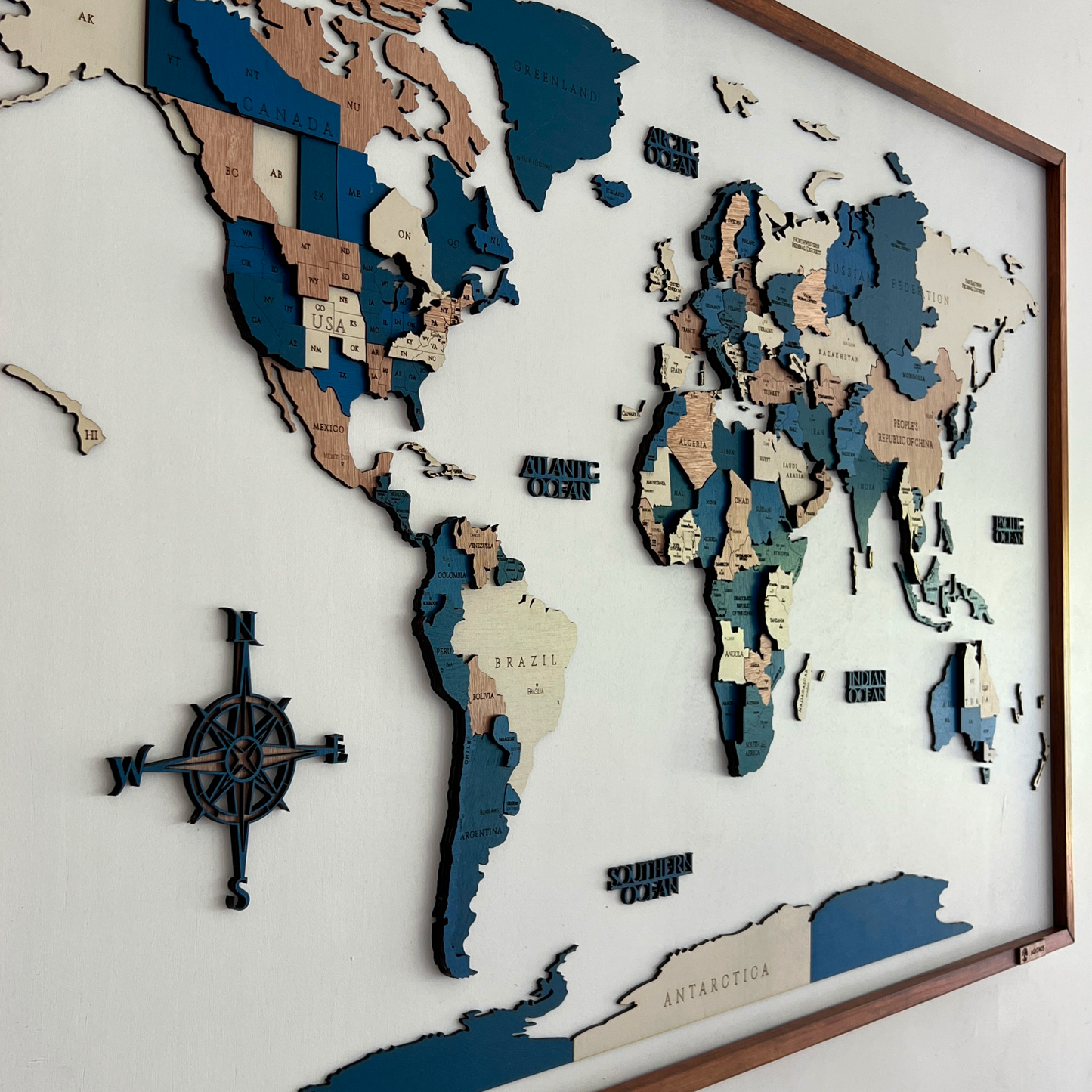 Mapa de Mundial en Madera Enmarcado