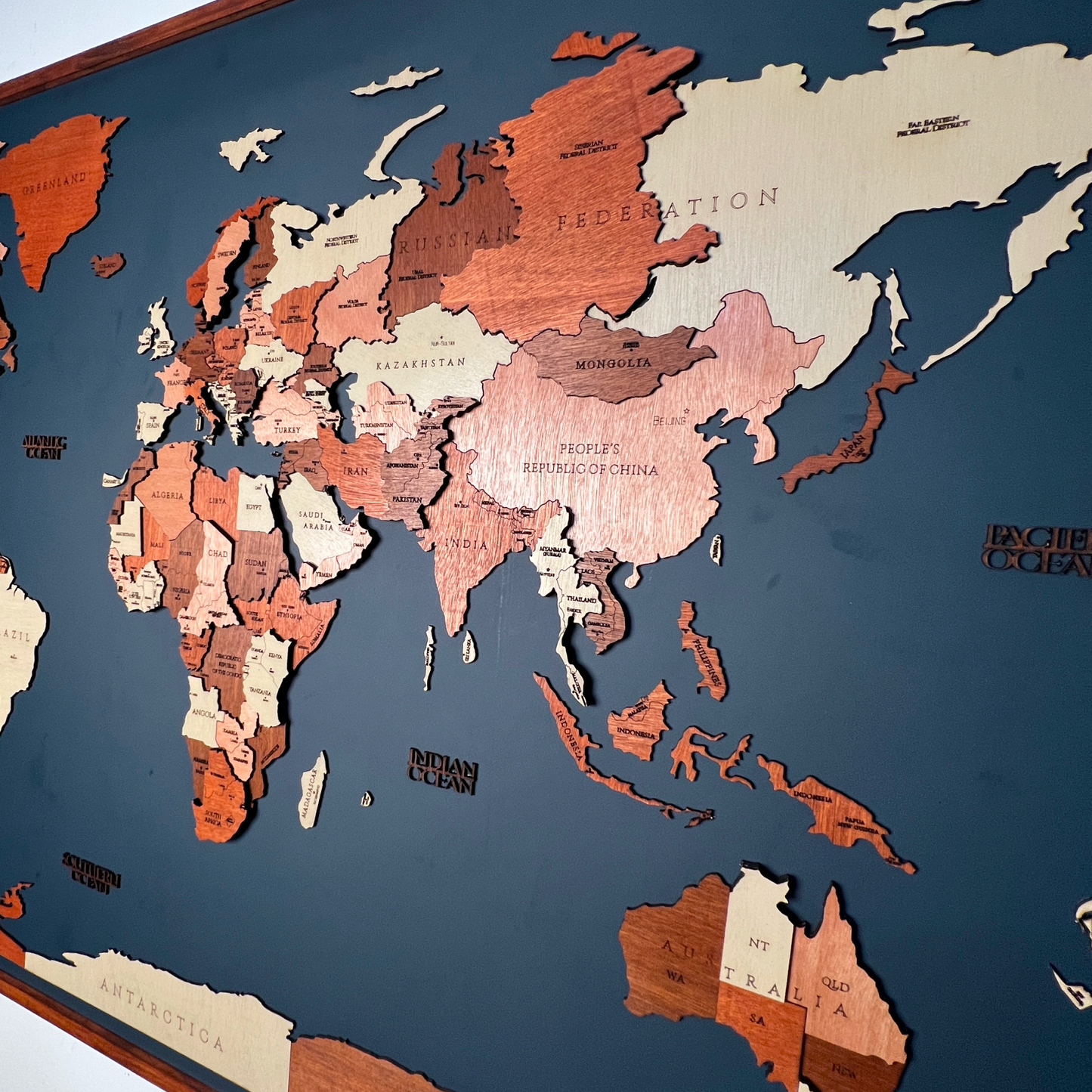 Mapa de Mundial en Madera Enmarcado