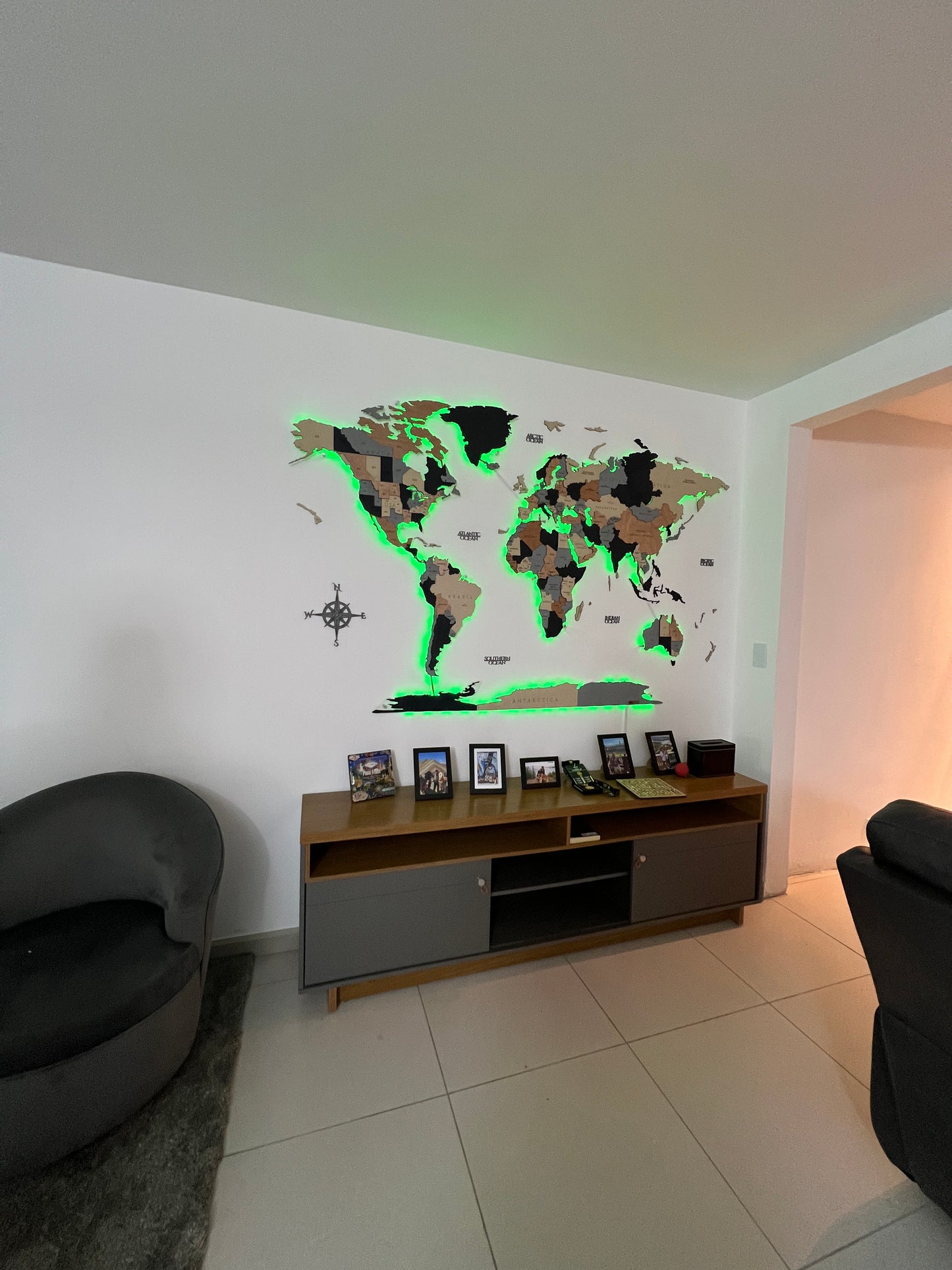 Mapa Mundial en Madera-Contorno en Acrílico