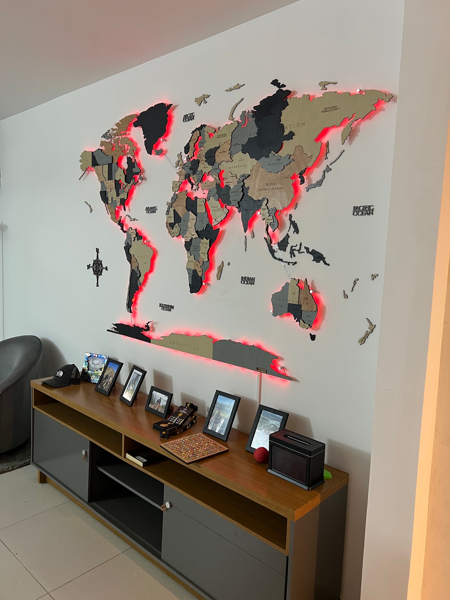 Mapa Mundial en Madera-Contorno en Acrílico